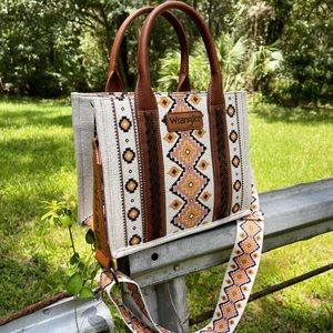 Wrangler southwestern canvas tote/ coffee small NWT